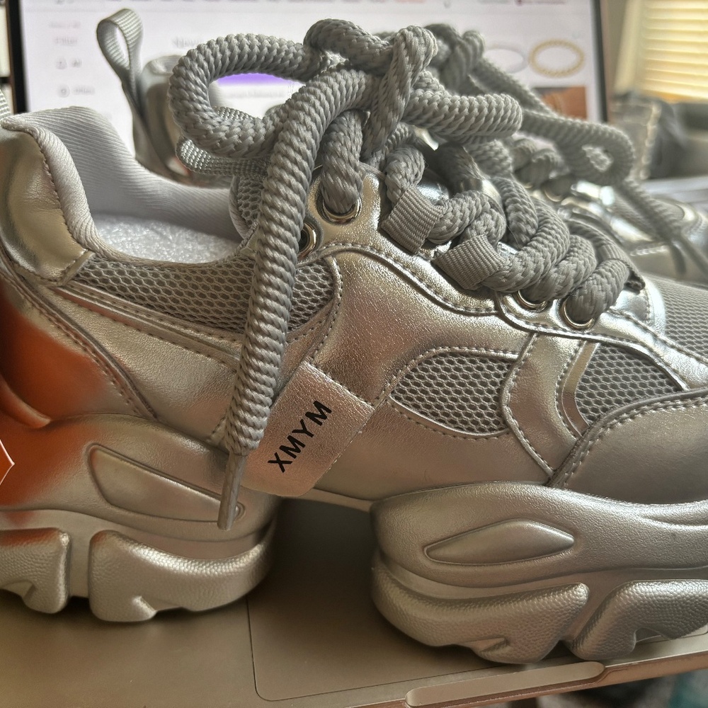 Shoes - Picture 4 of 5